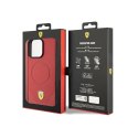 Ferrari Carbon Metal Logo MagSafe - Etui iPhone 15 Pro Max (czerwony)